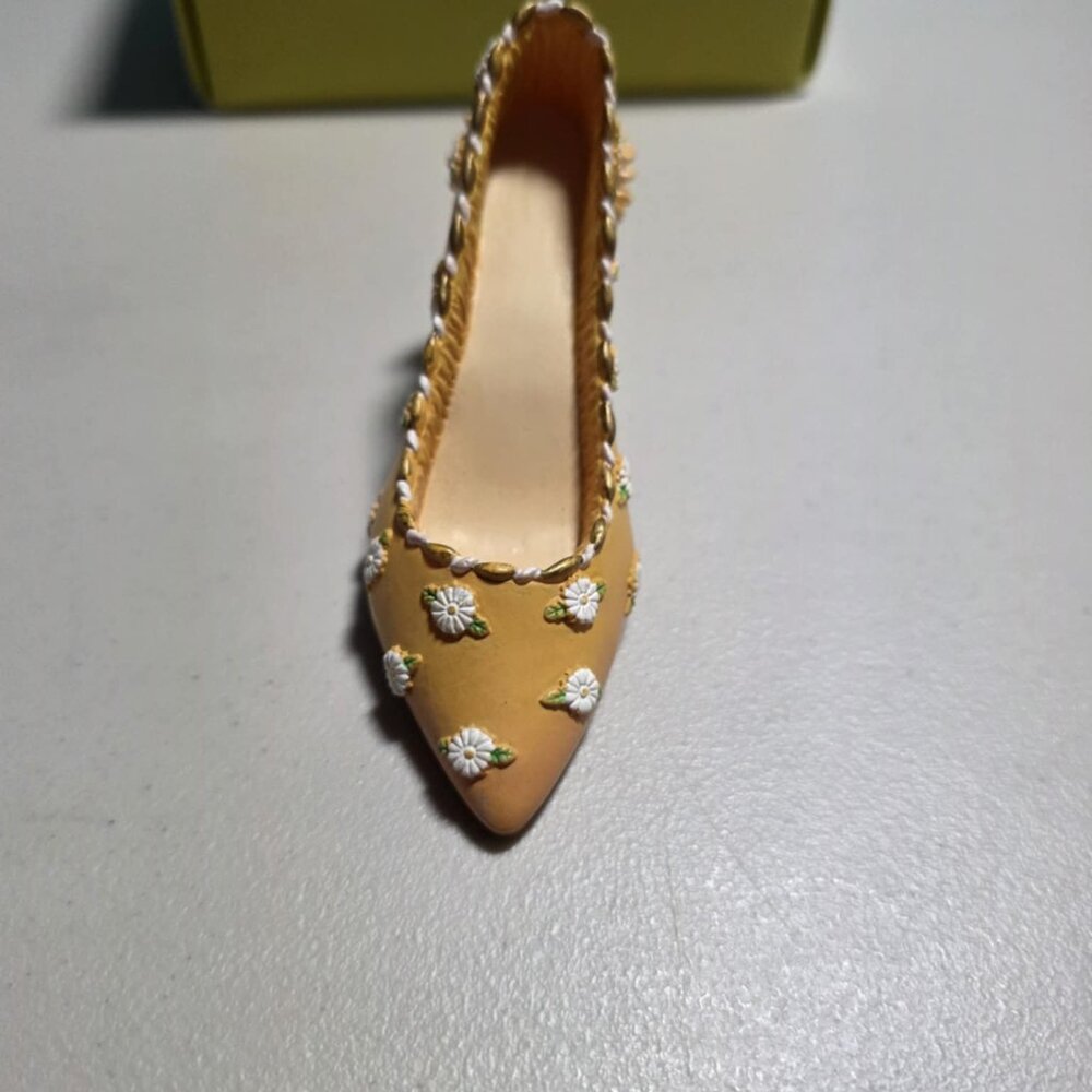 EUC Stepping Out Decorative Tiny Shoe - Daisy Mae Design - Picture 6 of 7